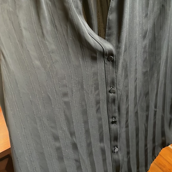 Ann Taylor XS Button-Up - Picture 3 of 5